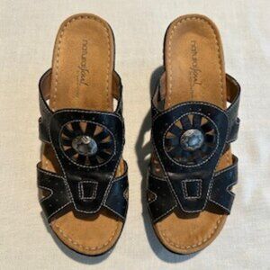 Natural Soul by Naturalizer Black Wedge Sandals Size 7 - Like New